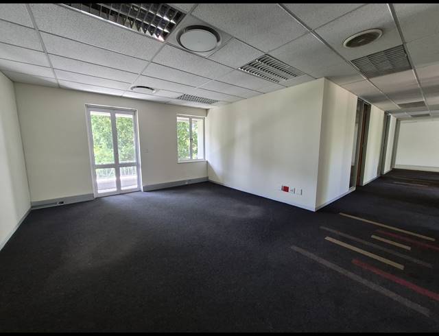 565M² OFFICE TO LET IN SANDTON CENTRAL